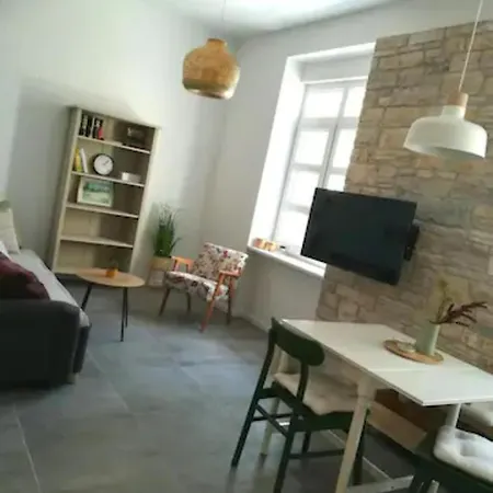 Lovely Apartment In The City Center Pula Exterior photo